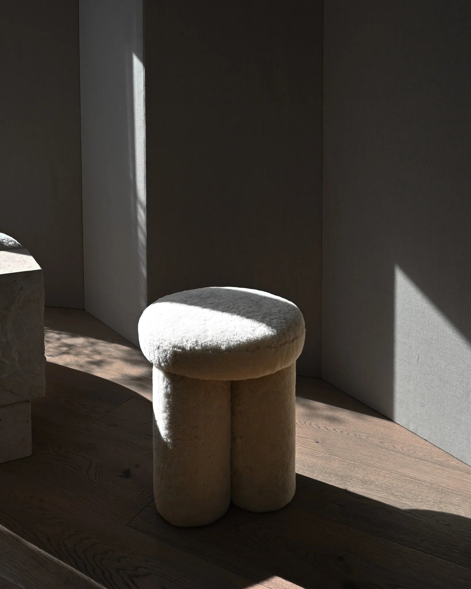 Big Foot Stool - Sandshell (Sheepskin) – 101 COPENHAGEN