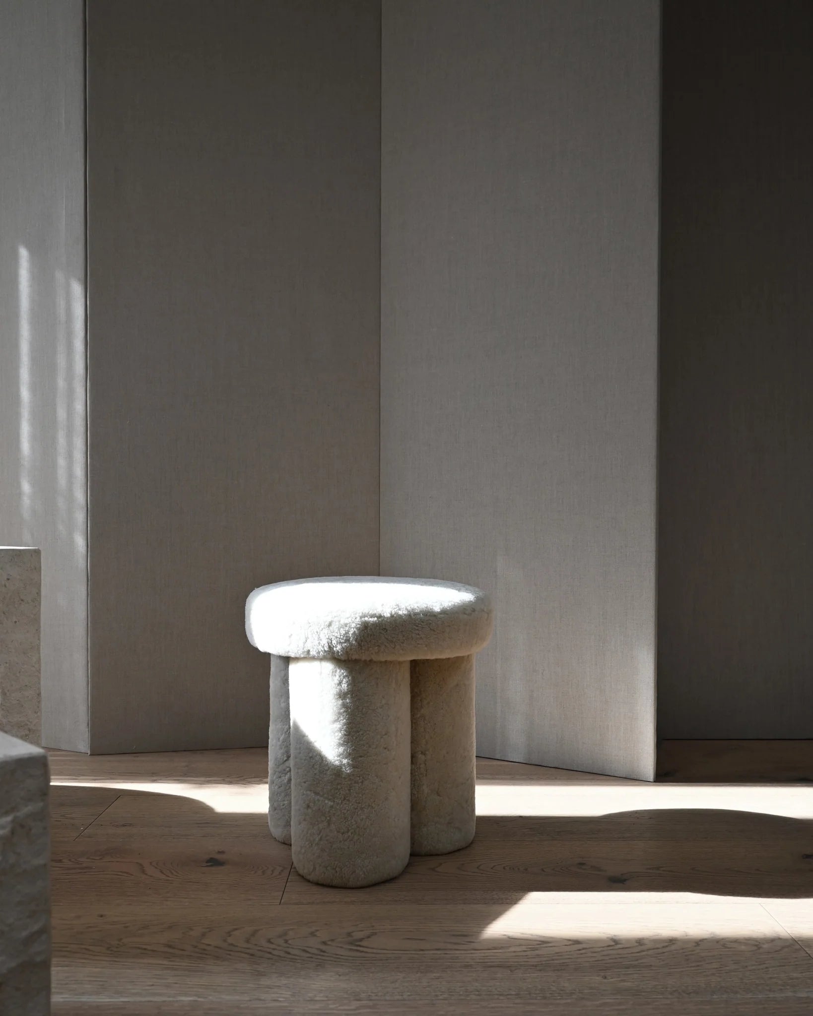 Big Foot Stool - Sandshell (Sheepskin) – 101 COPENHAGEN